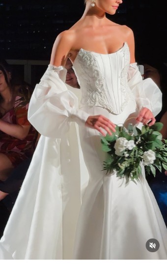 Grace & Goddess Ornate | Cape #2 default Ivory thumbnail