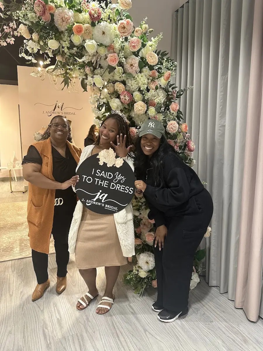 Joy's Bridal Experience. Mobile Image